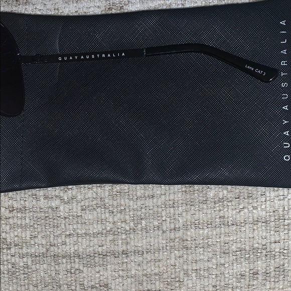 Quay Vivienne Mini sunglasses